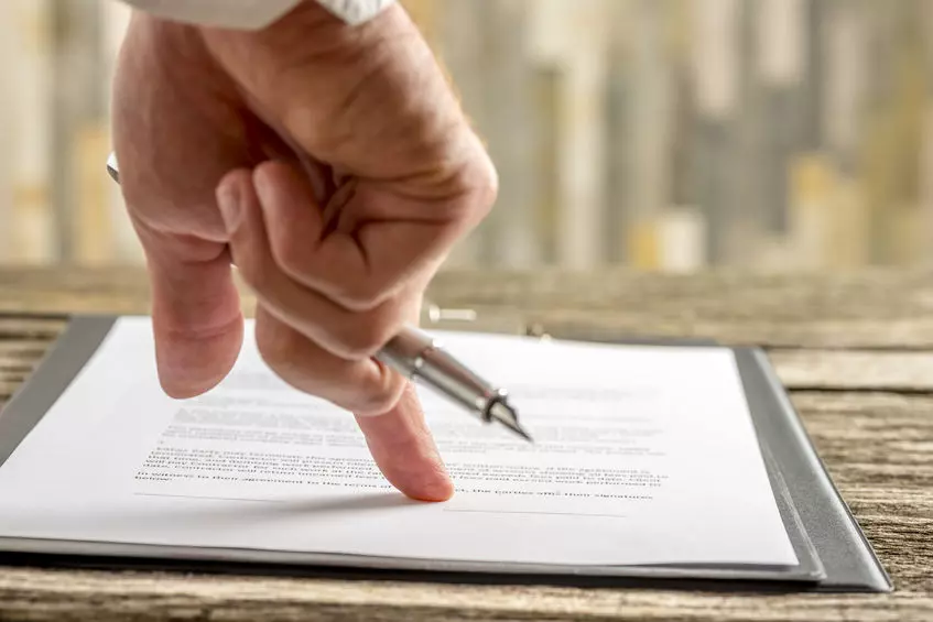 Family meeting with legal advisor, showing when a Will is crucial—highlighting Trusted Will Writing Worthing for essential life planning.